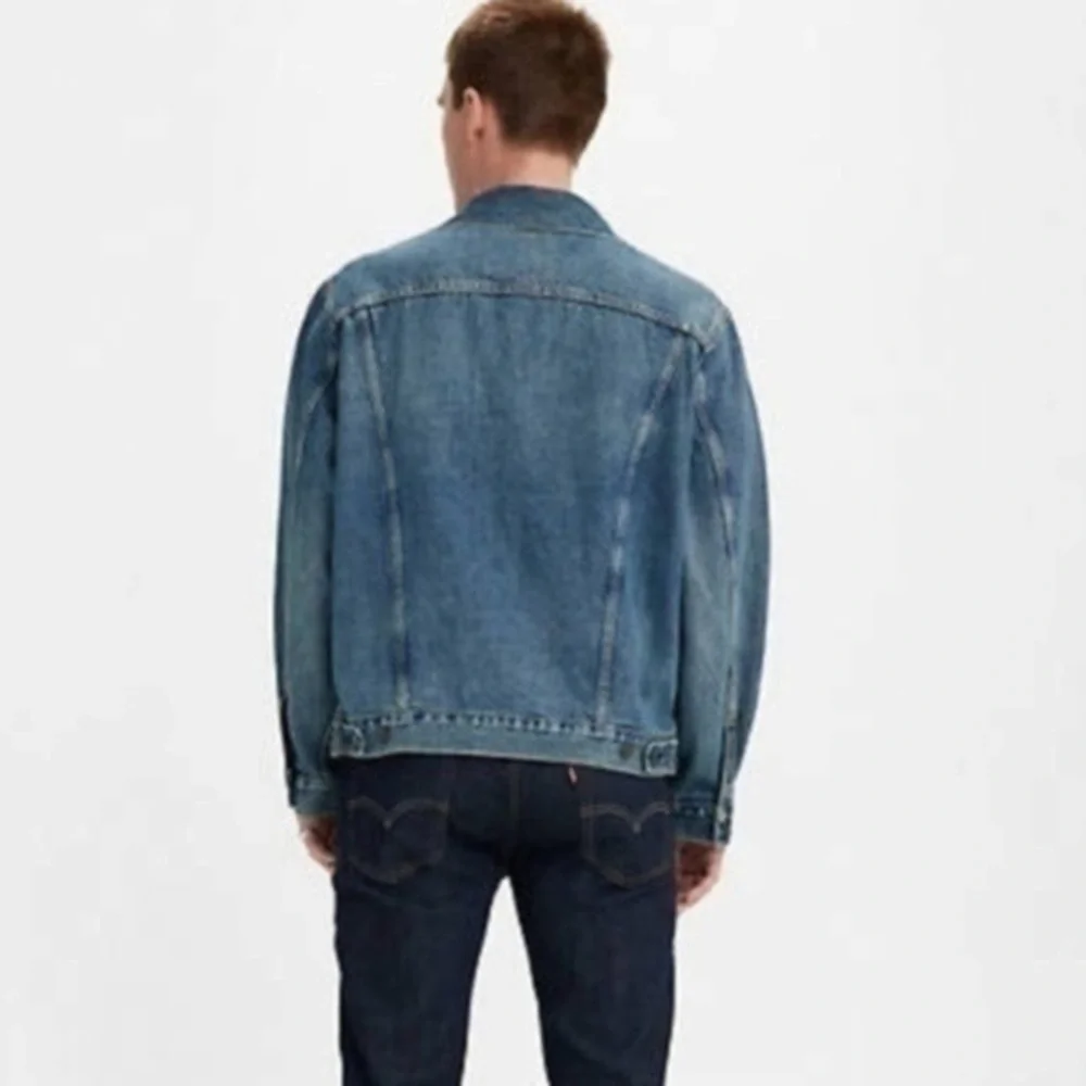 Vintage Levi’s Relaxed Fit Truckers denim Jacket Size L Color Blue